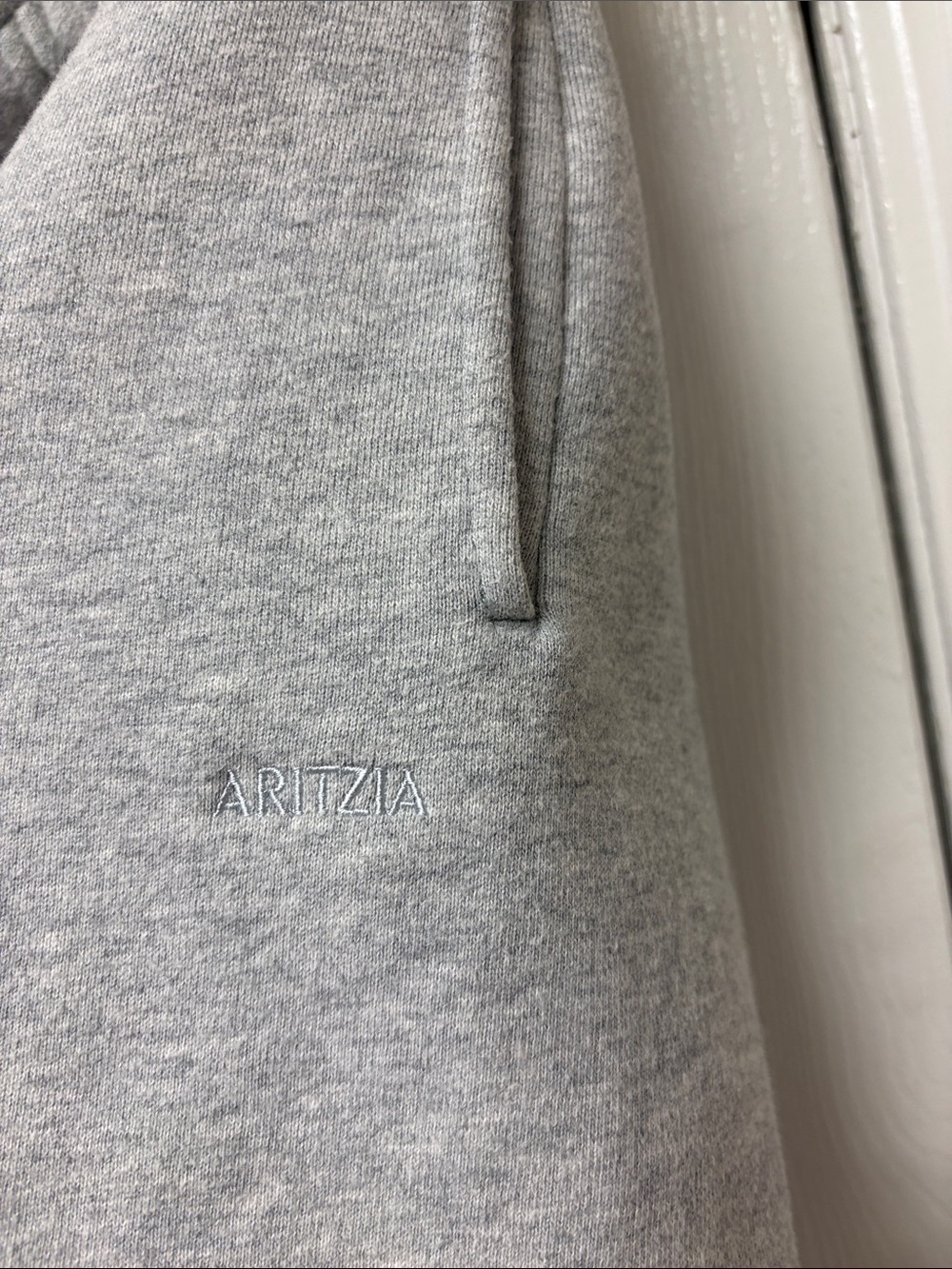 Aritzia Women’s Gray Fleece Shorts size Medium - Picture 4 of 4